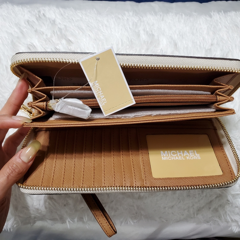 MICHAEL KORS MINI PURSE, NWT. - Picture 4 of 4